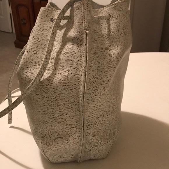 Aritzia Auxiliary Bucket Bag/Crossbody - Picture 5 of 8